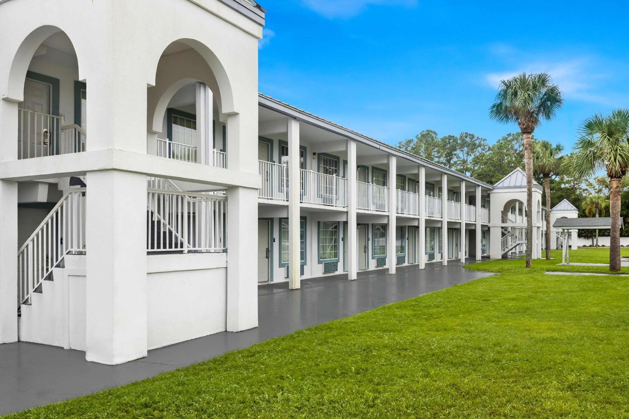 Suburban Studios by Choice Hotels: New Rooms with Kitchens & Premium Amenities Brunswick Exterior photo